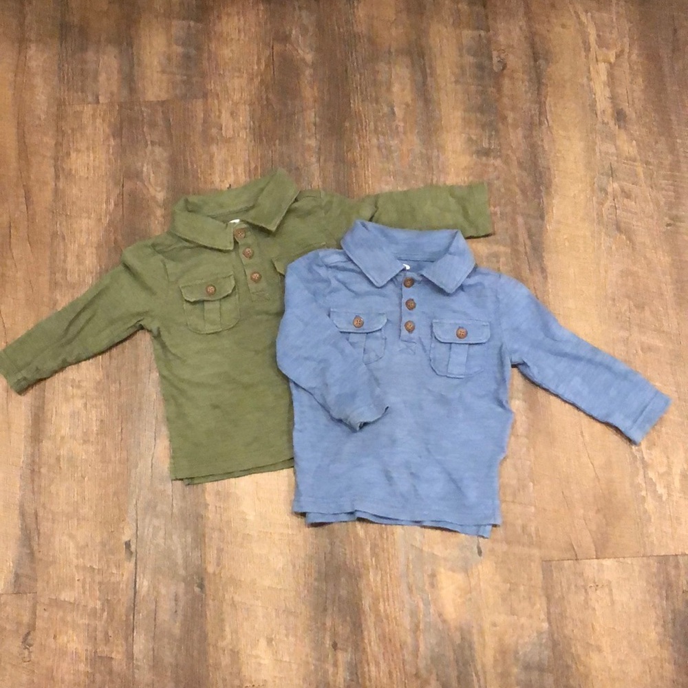 Old Navy Three button T’s - Set of 2 - 12-18M